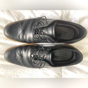 Black dress shoes